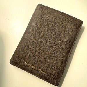 Michael Kors Passport Wallet Case